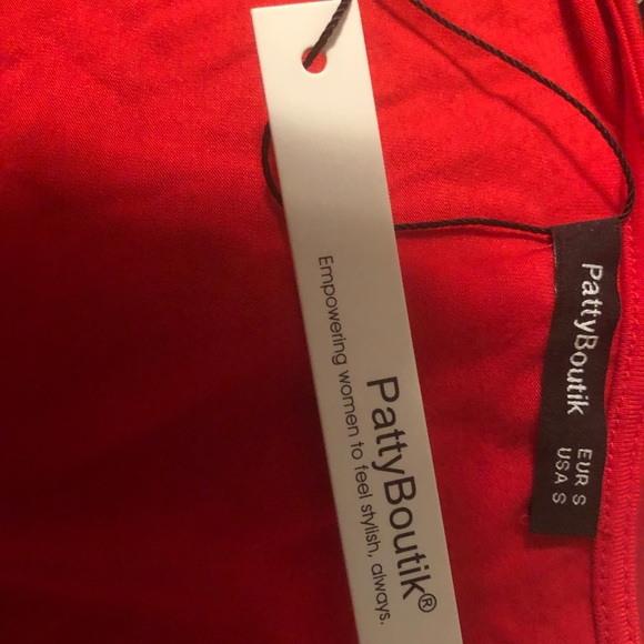 Red sleeveless blouse - Picture 2 of 2